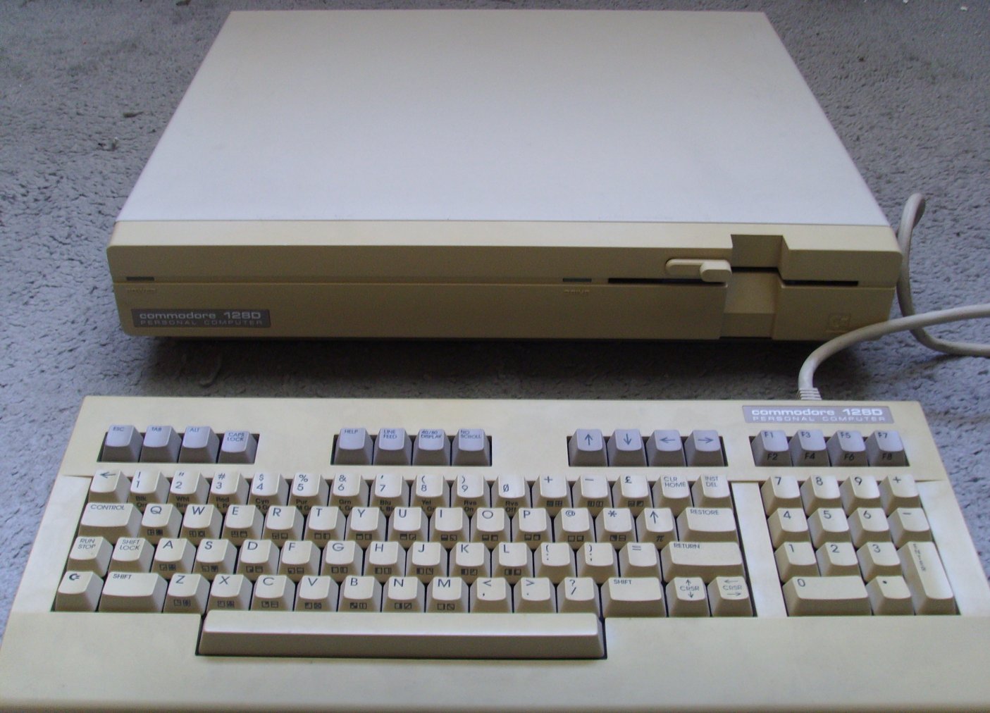 Commodore 128D-CR - Original Metal Case & Keyboard